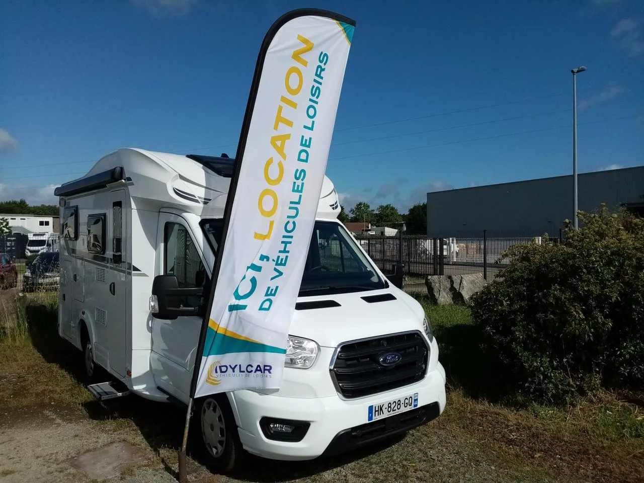  LOCATION 5.95 M boite auto / lit pav.